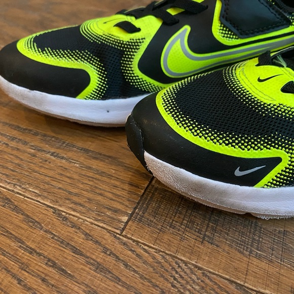 Nike Cosmic Runner - Picture 4 of 6